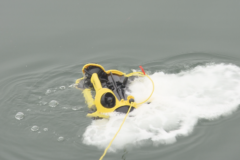 水中ドローンで海の中をのぞいてみよう！常滑漁港前で小・中学生が水中探検！