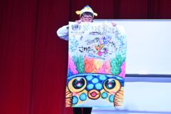 さかなクン、ラグーナテンボスにギョギョッ！と登場　 “55秒”のライブペイント＆お魚解説に会場は大盛り上がり！